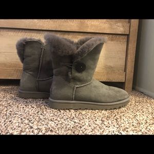 Short Uggs with button EUC